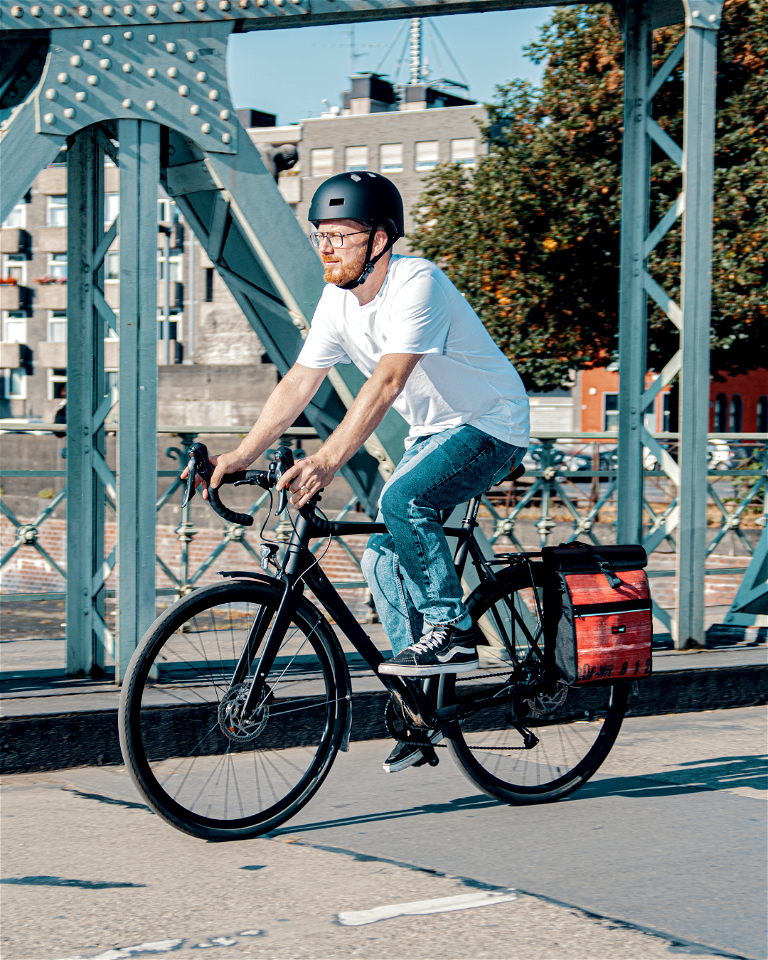 Fahrradtasche Sam aus gebrauchtem Feuerwehrschlauch