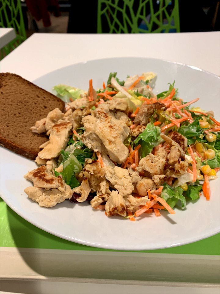After 8 culinary specialities now a simple German green salad with carrots, cucumbers, corn, chicken and extra bread served with César dressing.