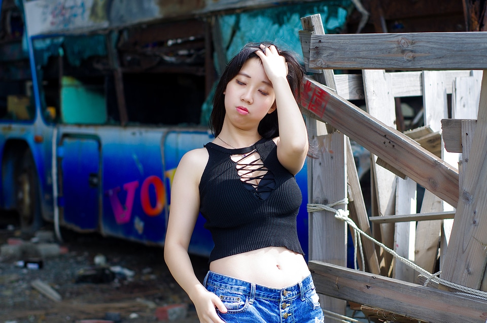 Fashion lifestyle portrait of young asian woman