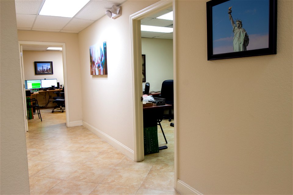 Hallway to offices 6 & 7