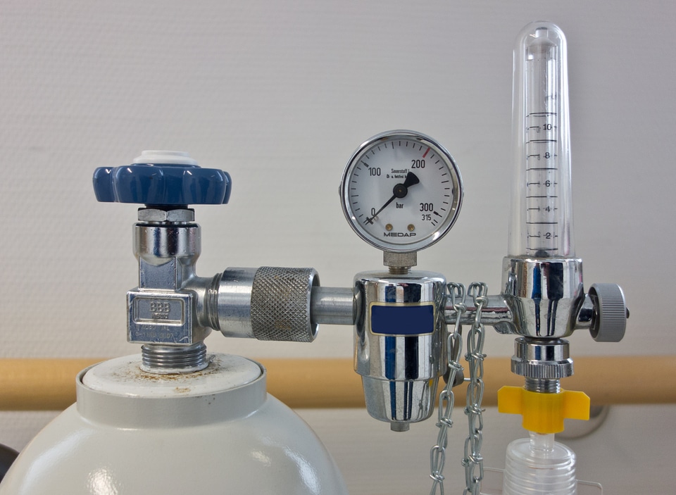 Bottle gas bottle artificial respiration