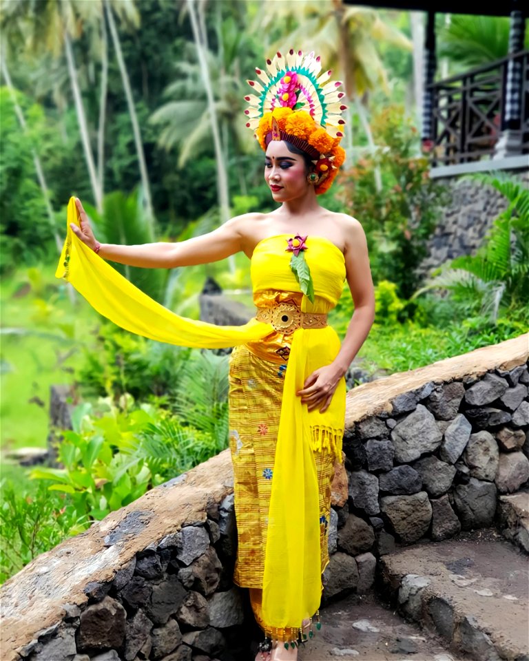 Rejang Sari Dancer photo