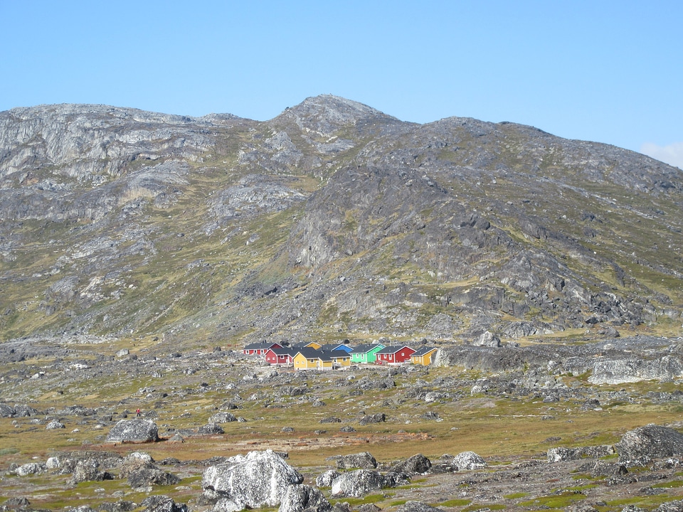 Colorfull houses at bottom of Quassik