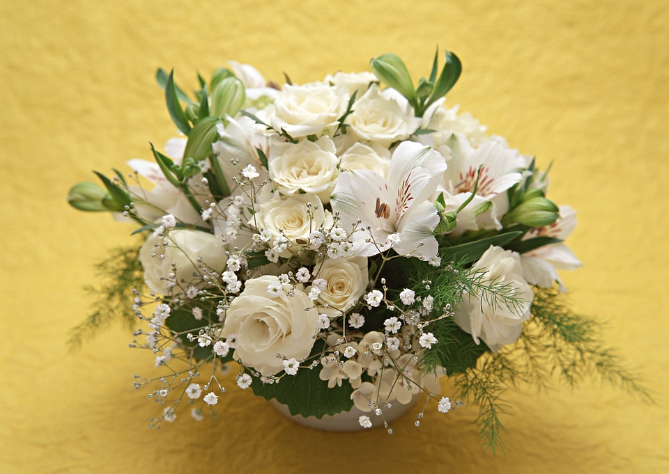 Bouquet of roses and white lilies
