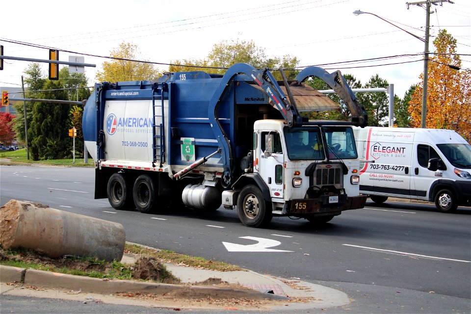 American Disposal Truck 155 | Peterbilt 520 McNeilus Atlantic