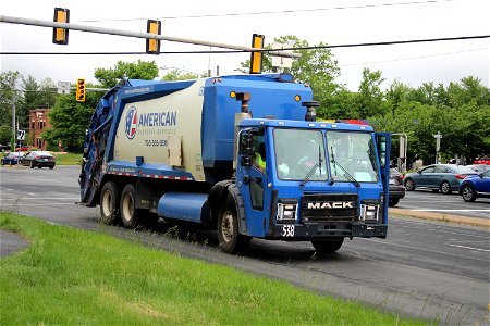 American Disposal truck 538 | CNG Mack LR Mcneilus RL