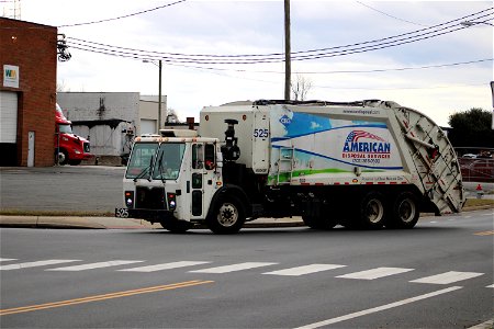 American Disposal Truck 525 photo