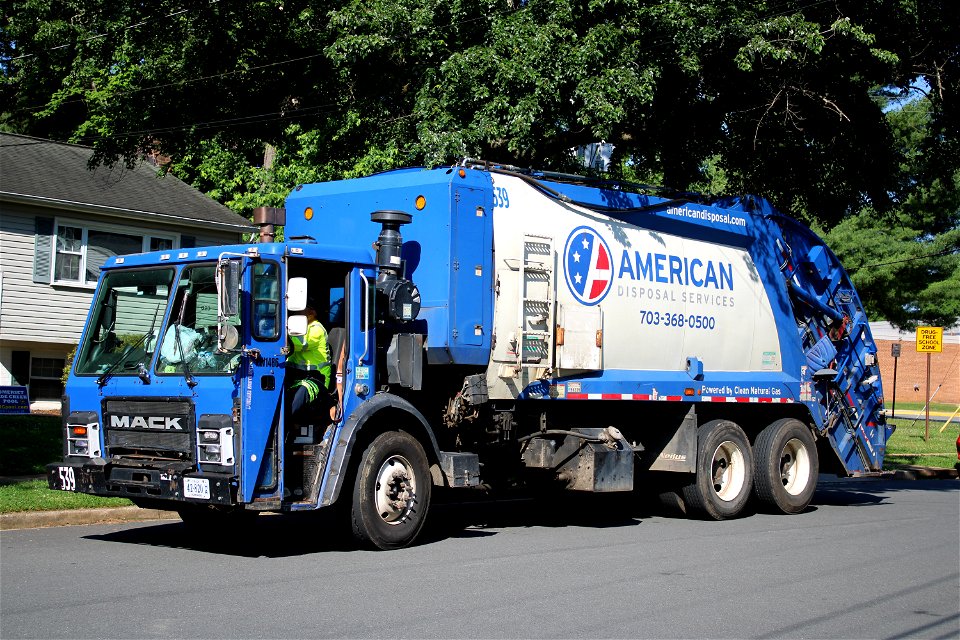 American Disposal truck 539 | CNG Mack LR Mcneilus RL
