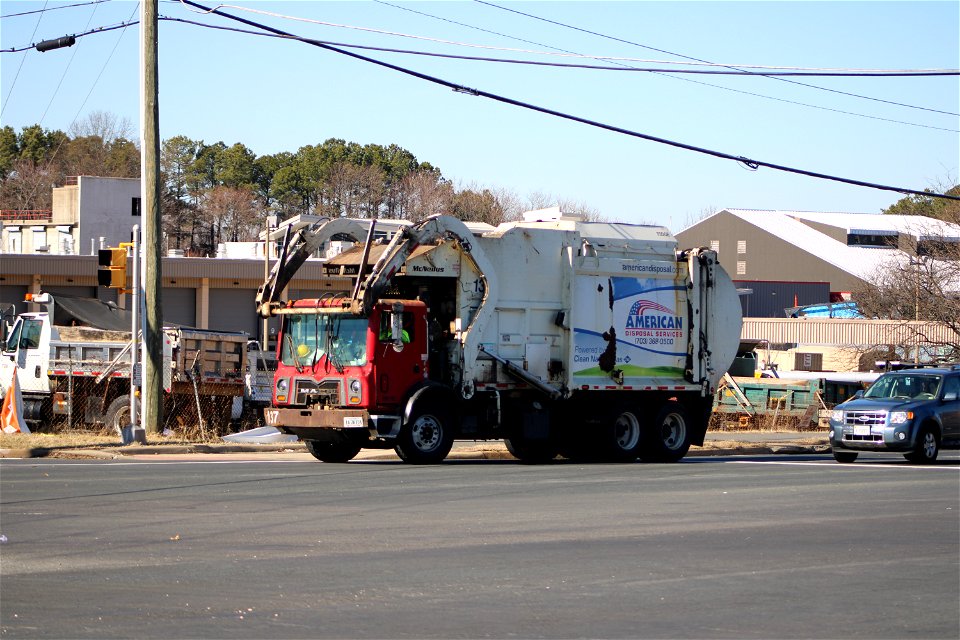 American Disposal truck 137 | CNG Mack MRU Mcneilus Atlantic front loader photo