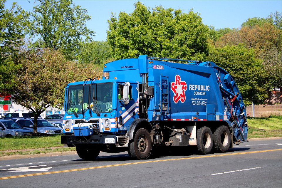 Republic Services truck 2209 | Mack TE Mcneilus RL