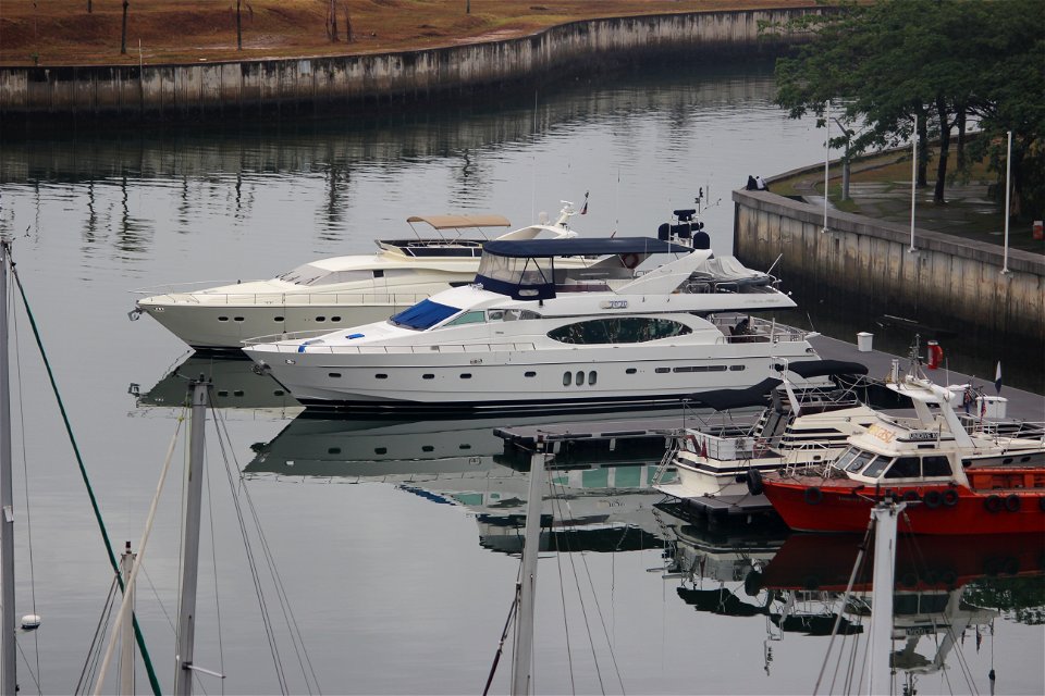 kapal sandar di putri harbour johor bahru
