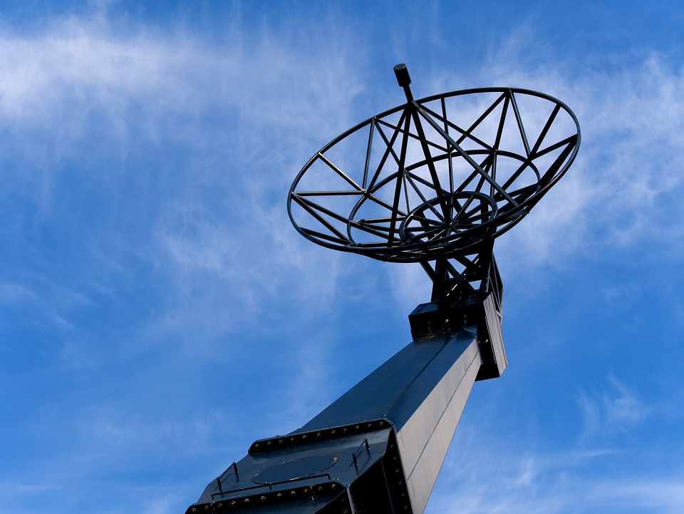 Polygonal radar antenna