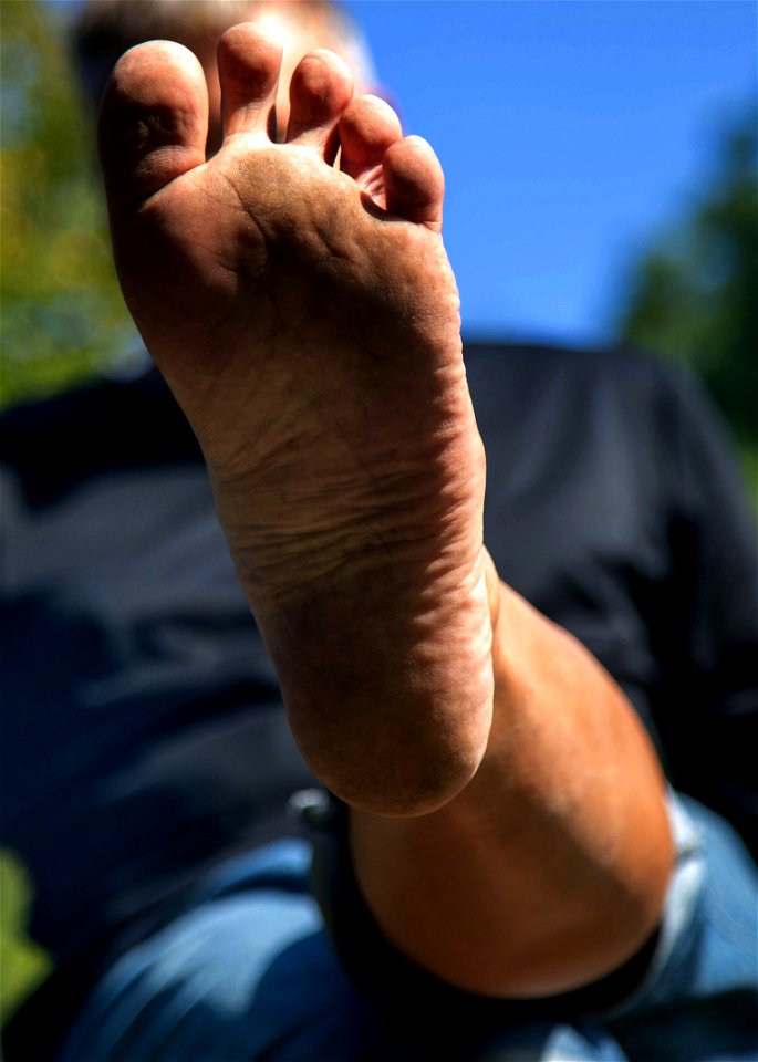 MALE FEET