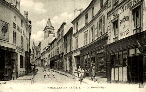 Cormeilles-en-Parisis.La Grande-Rue et l'église
