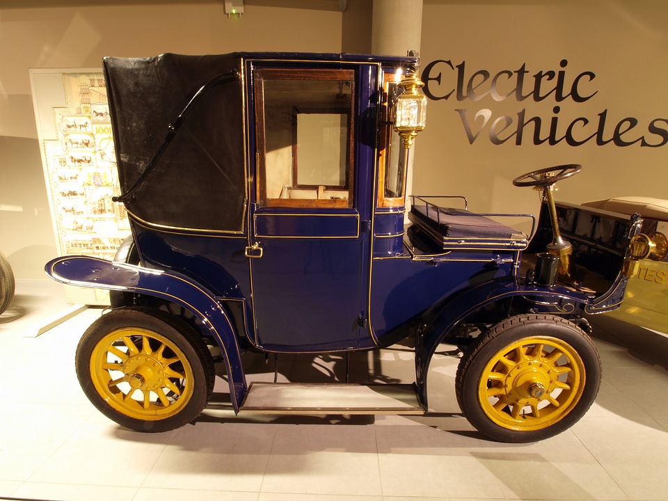 Automobile vehicle motor vehicle