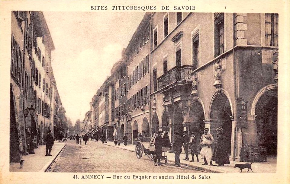 Annecy.Rue du Paquier et ancien Hôtel de Sales