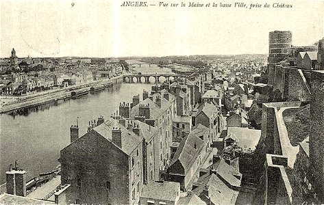 Angers.Vue sur le Maine et la Basse-Ville, prise du château