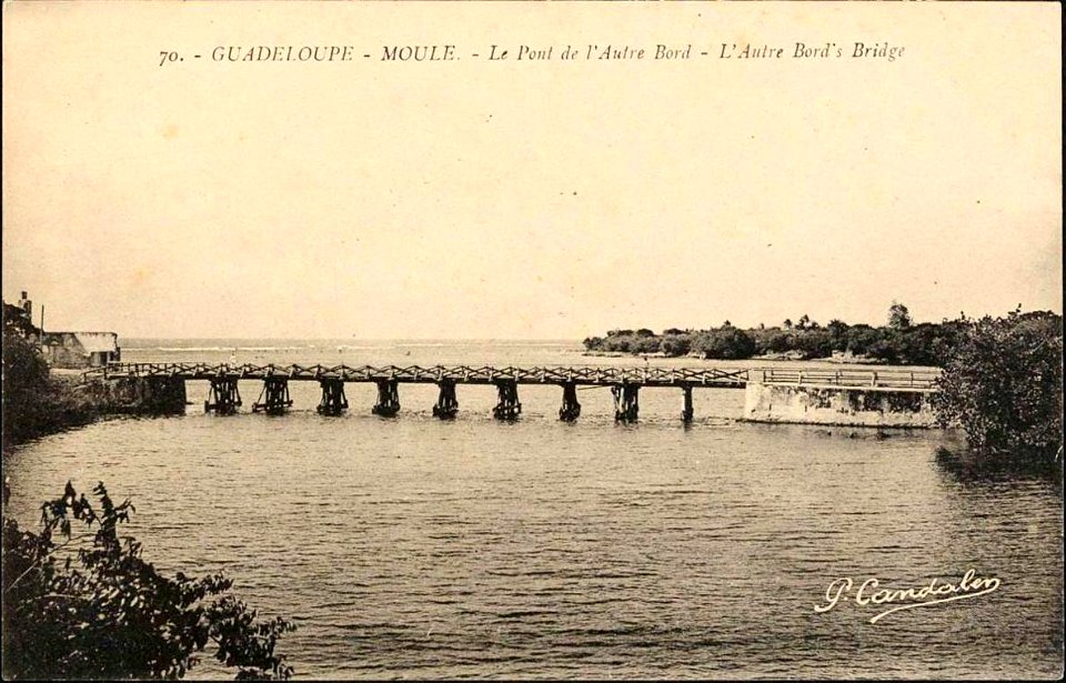 Le Moule.Le pont de l'autre bord