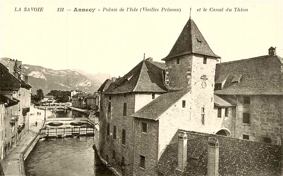 Annecy.Palais de l'Isle, vieilles prisons, canal de Thiou