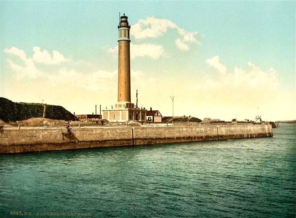 Dunkerque.Le phare et la jetée