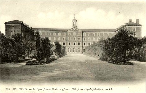 Beauvais.Lycée de jeunes filles Jeanne Hachette.Façade principale