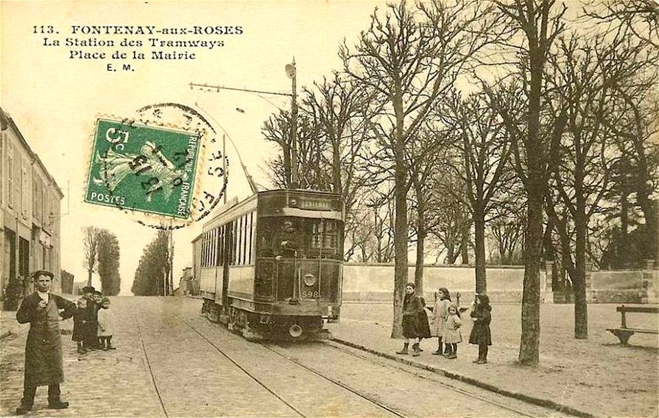 Fontenay-aux-Roses.Station des tramways et place de la Mairie