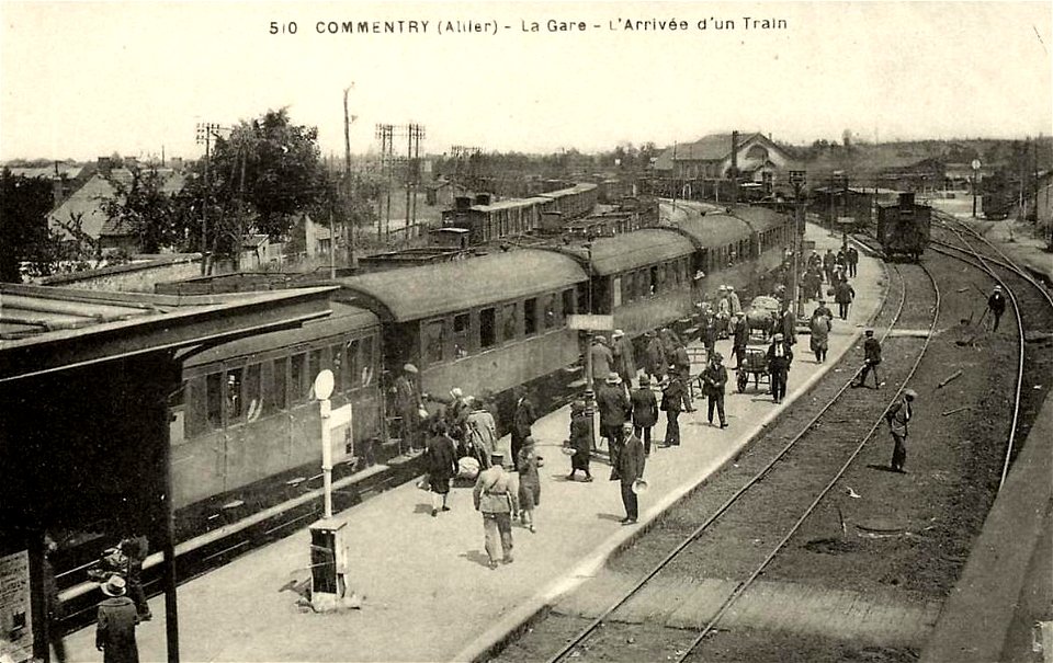 Commentry.Arrivée d'un train en gare