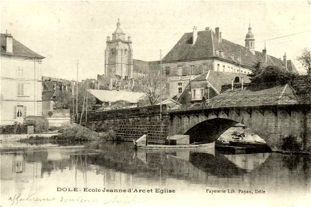 Dole.École Jeanne-d'Arc et église