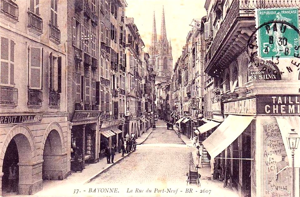Bayonne.Rue du Port-Neuf et commerces