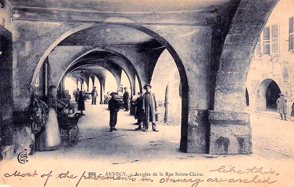 Annecy.Arcades de la rue Sainte-Claire