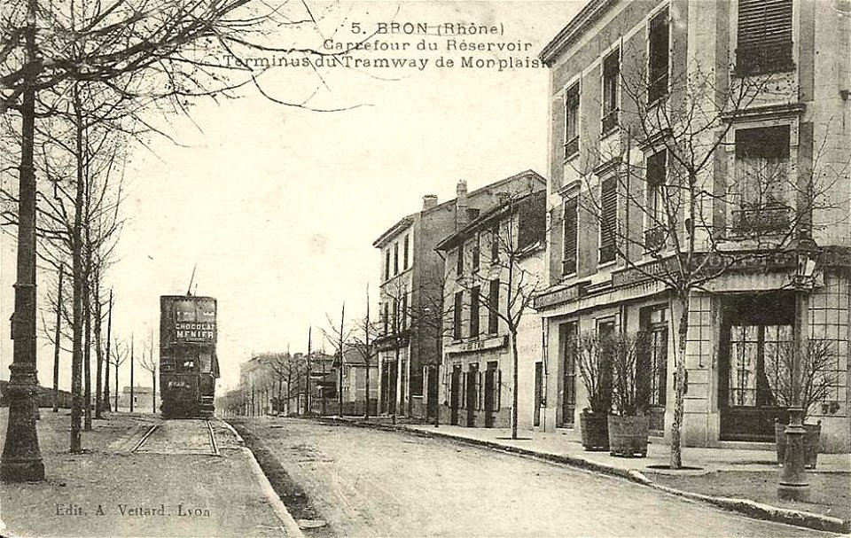 Bron-Rhône.Carrefour du Réservoir, terminus du tramway de Monplaisir