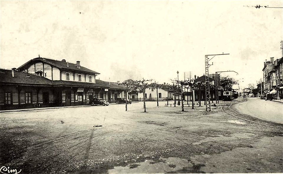 Ambérieu-en-Bugey.Gare et rails du tramway