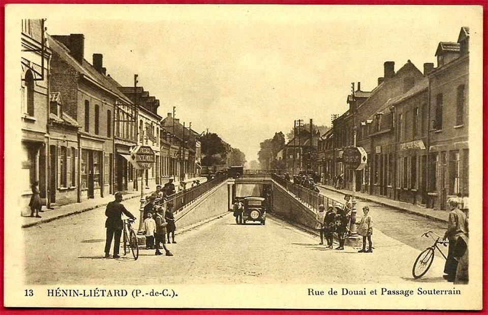 Hénin-Beaumont.Rue de Douai et passage souterrain
