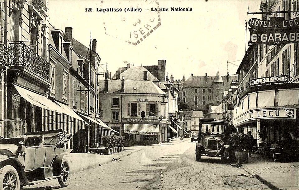Lapalisse.Rue Nationale vers 1933