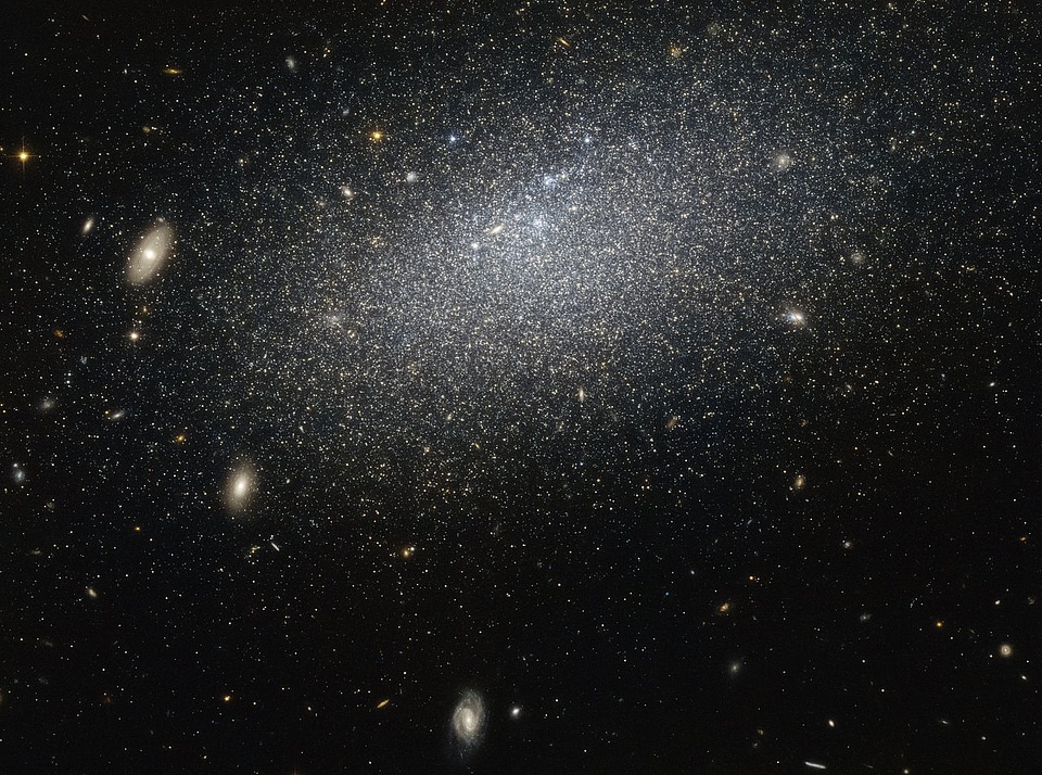 The drizzle of stars scattered