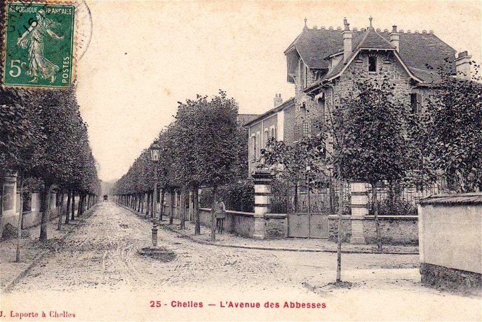 Chelles (Seine-et-Marne).Avenue des Abbesses