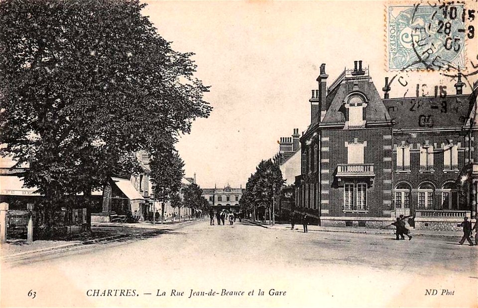 Chartres.Rue Jean-de-Beauce et la Gare