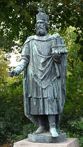 Hamburg monument bust