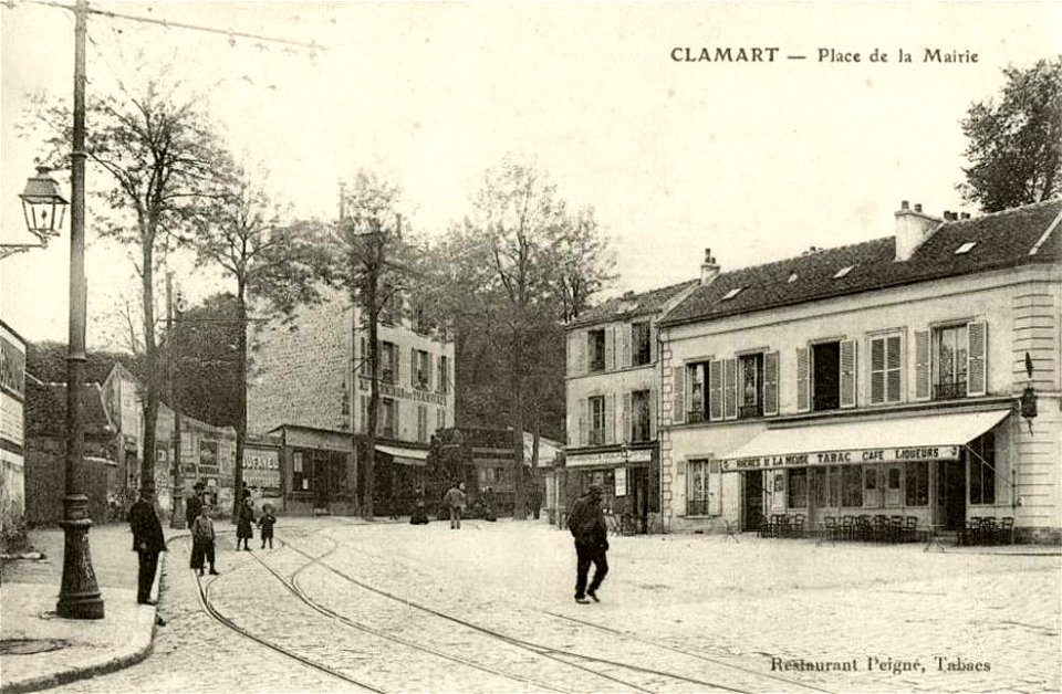 Clamart.Place de la Mairie.Rails du tramway