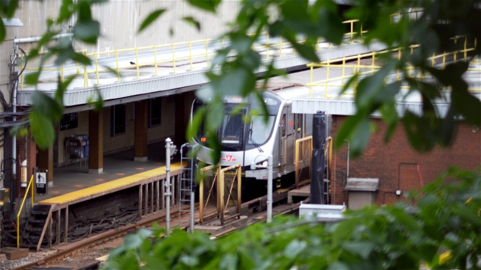 TTC Line1 TR at Davisville. photo