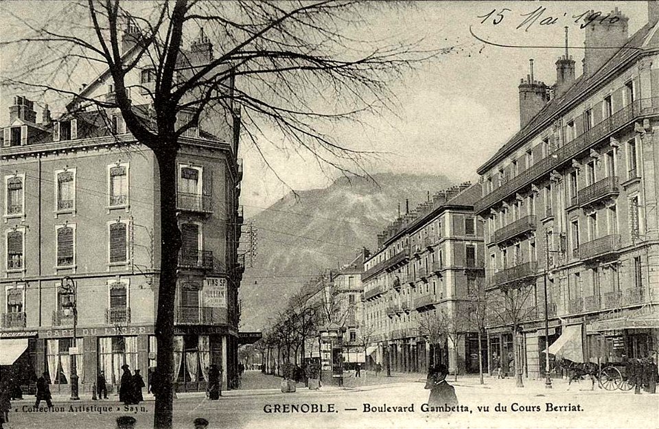 Grenoble.Boulevard Gambetta vu du cours Berriat