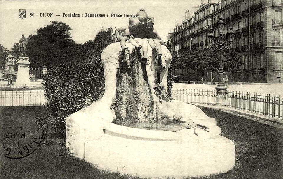 Dijon.Fontaine Jeunesses.Place Darcy