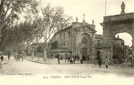 Cavaillon.Hôtel-Dieu et Grande-Rue