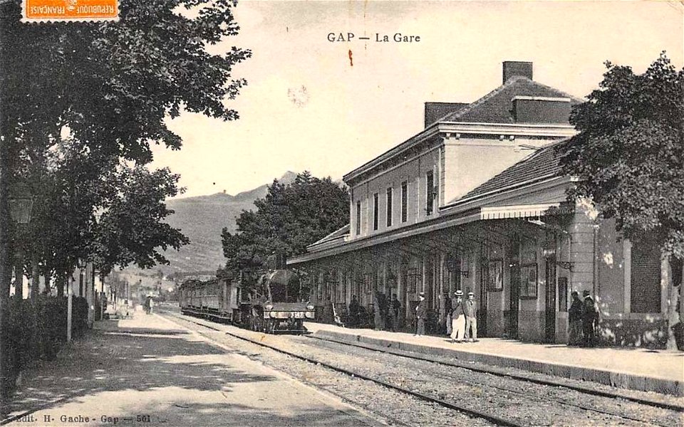 Gap.La gare et arrivée d'un train