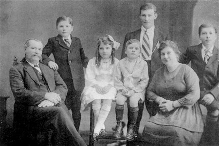 [Roderick Family] photo - couple, one girl and four boys, [n.d.] photo