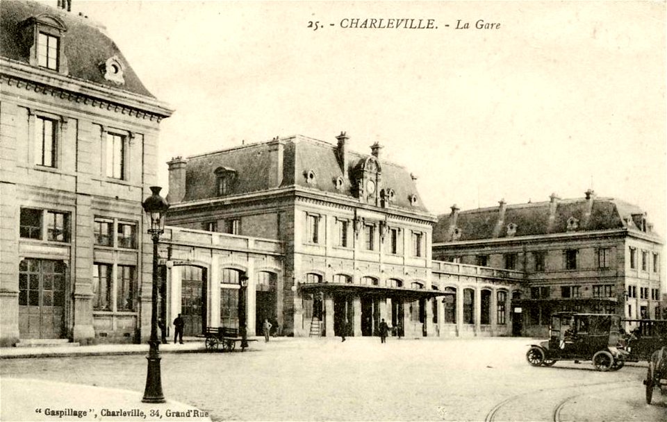 Charleville-Mezières.La gare, côté gauche