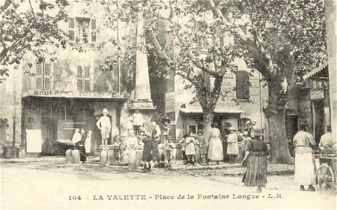 La Valette-du-Var.Place de la Fontaine-Longue