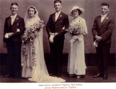 Wedding party - Mem Foster, Kathleen Wyborn, Aub Foster, Lorna Wyborn and Les Wyborn, 1935 photo
