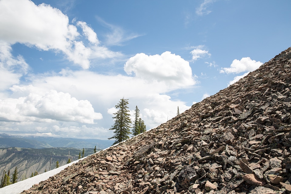 Bunsen peak hiking trail with beautiful landscape views