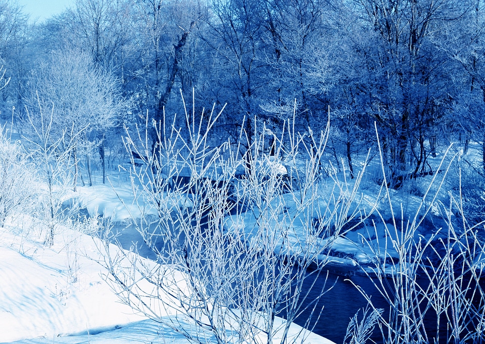 Frozen mountain river, with snow and ice